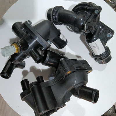Changan Ford Fiesta V 1.3L 01-08 2S6G8250A1B Flange de refroidissement avec montage de voiture en noir