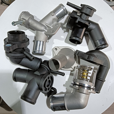 Changan Ford Fiesta V 1.3L 01-08 2S6G8250A1B Flange de refroidissement avec montage de voiture en noir