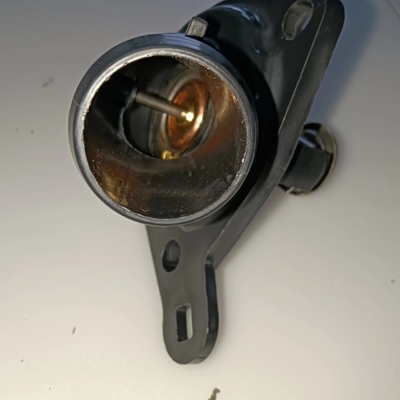 Cou de remplissage du liquide de refroidissement du radiateur noir w/Cap 16502-21070 pour Toyota VIOS NCP93 YARIS NCP91