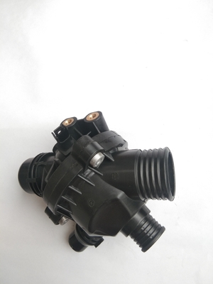 11537633477 11538636594 11537588257 Assemblage du boîtier du thermostat de refroidissement du moteur pour BMW
