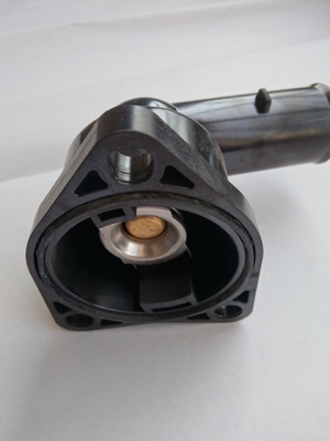16031-37010 Toyota sous-ensemble d'entrée d'eau avec thermostat noir et certifié IATF16949