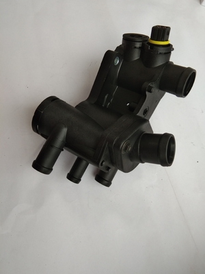 8192772 IATF16949 Assemblage du boîtier du thermostat pour siège Ibiza 1.0 1.4 1.6 032121111N