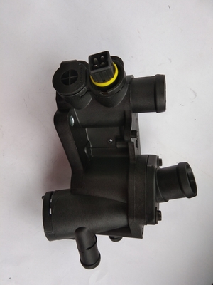 8192772 IATF16949 Assemblage du boîtier du thermostat pour siège Ibiza 1.0 1.4 1.6 032121111N