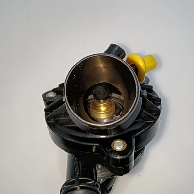 Assemblage du boîtier du thermostat de refroidissement du moteur de voiture pour BMW X6 Année 2006-2013