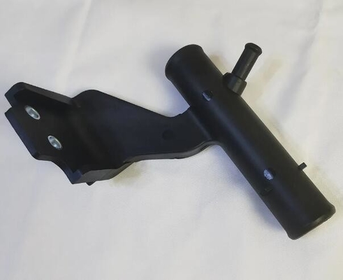 2018 - Connecteur de tuyau de refroidissement du radiateur de remplissage d'eau pour TOYOTA 16577-21020 1657721020