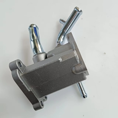 N° OE 11061F4300 Couvercle du boîtier du thermostat de refroidissement du moteur en aluminium pour NISSAN Tsuru