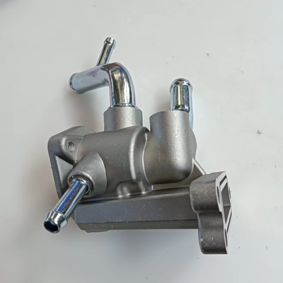 N° OE 11061F4300 Couvercle du boîtier du thermostat de refroidissement du moteur en aluminium pour NISSAN Tsuru