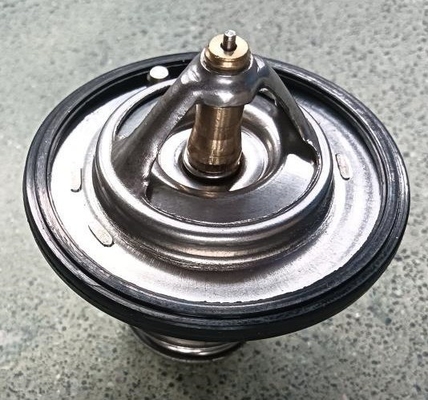 21200-VC20A 82 degrés Thermostat de refroidissement du moteur pour SUNNY Traveller NP300 JUKE SUNNY