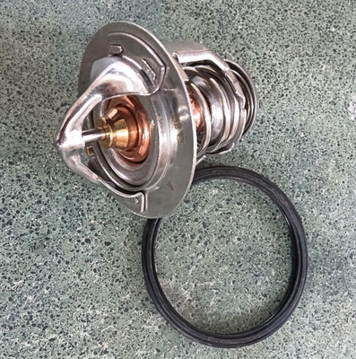 21200-VC20A 82 degrés Thermostat de refroidissement du moteur pour SUNNY Traveller NP300 JUKE SUNNY