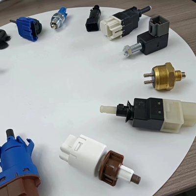 Pour les véhicules à moteur électrique à combustion interne, la valeur de la valeur de combustion est déterminée par la valeur de l'éclairage de freinage de l'appareil.